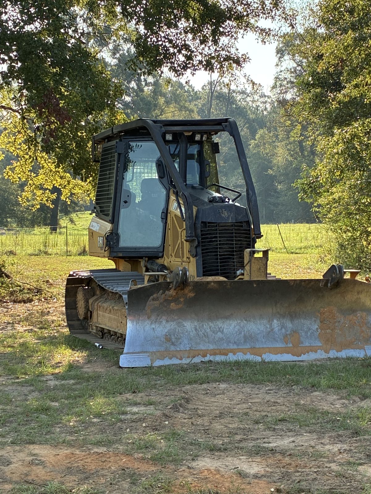 Front view of the Cat D1 dozer and its blade